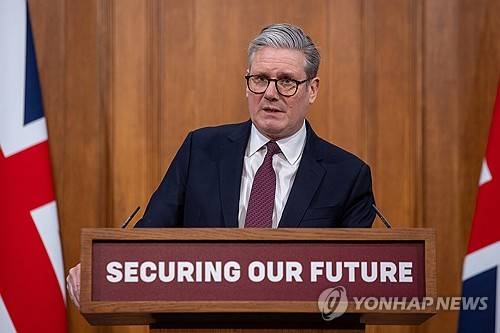 기자회견하는 영국 총리 [EPA 연합뉴스. 재판매 및 DB 금지]