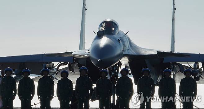 중국 해군 전투기 [신화=연합뉴스 자료사진. 기사내용과 직접 관계 없음. 재판매 및 DB 금지]
