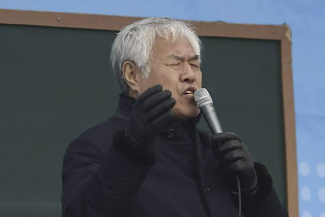 전광훈 사랑제일교회 목사가 16일 서울 세종로사거리 인근에서 열린 광화문 주일예배에서 설교하고 있다.(사진=연합뉴스)
