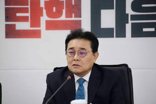 지난 3월12일 서울 여의도 한양빌딩 새미래민주당 당사에서 최고위원회의를 주재하고 있는 전병헌 새민주당 대표.<새미래민주당 제공 사진>