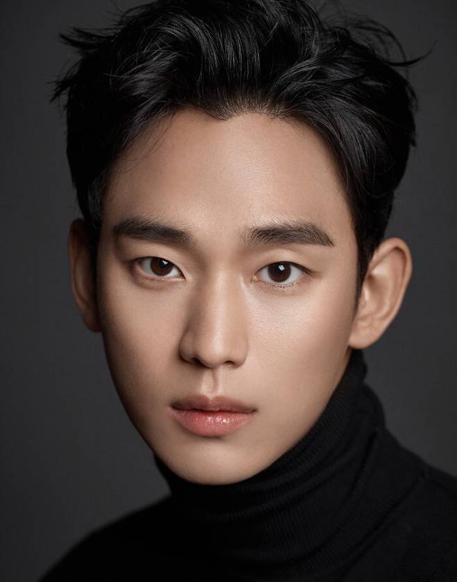 배우 김수현. 골든메달리스트