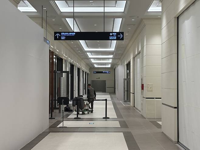 코엑스 마곡 지하상가 ‘르웨스트’ 모습. 입점 준비 중인 곳의 공사가 한창이다. [정주원 기자]