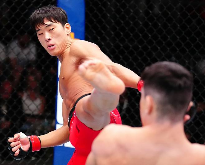 ‘2연패’ 위험에 빠진 최승우, 바셰호스에게 굴욕적인 TKO패 당해