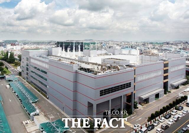 경제개혁연대는 김준기 창업회장과 김남호 회장이 대주주의 지위를 앞세워 주주 배당으로 돌아가야 할 이익을 챙겼고, DB하이텍에도 손해를 끼쳤다며 손해배상을 청구해야 한다고 주장한다. /DB하이텍