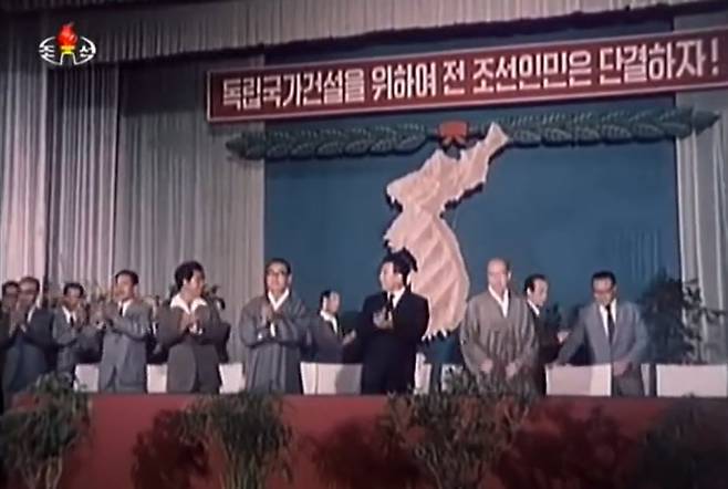 북한 영화 '위대한 품'(1986)의 한 장면 /유튜브 캡처