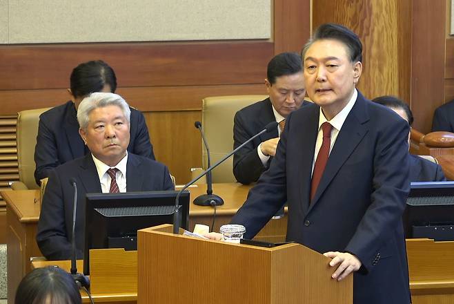 윤석열 대통령이 25일 서울 종로구 헌법재판소에서 열린 자신의 탄핵심판 최종변론에서 최후진술을 하고 있다. 헌법재판소 제공