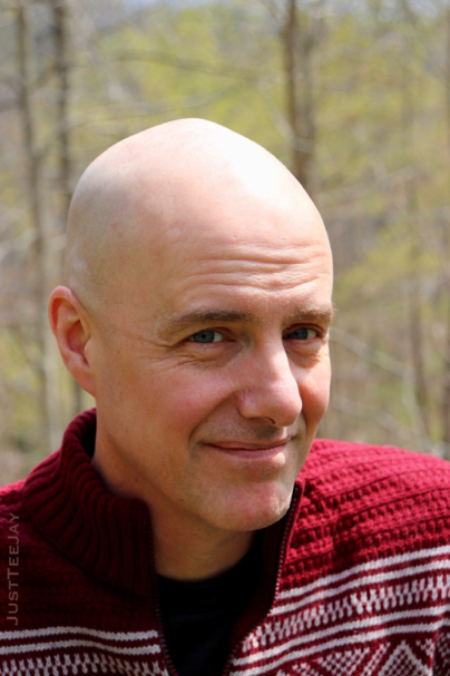 소설 ‘미키 7’의 저자 에드워드 애슈턴. [JustTeeJay 제공]