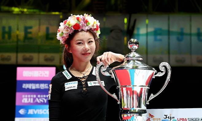 프로당구 최초로 왕중왕전 3회 우승의 위업을 이룬 김가영. PBA