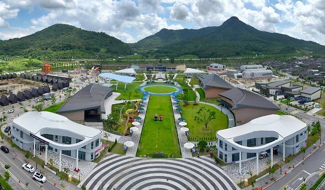 고추장의 명소 순창에 조성한 ‘순창발효테마파크’. . 발효, 미생물, 효모를 주제로 한 놀이, 전시, 체험, 교육 공간을 갖추고 있다   시진제공｜한국관광공사