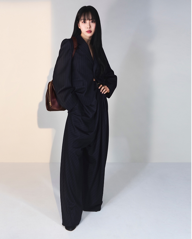 고민시. 로에베(LOEWE)