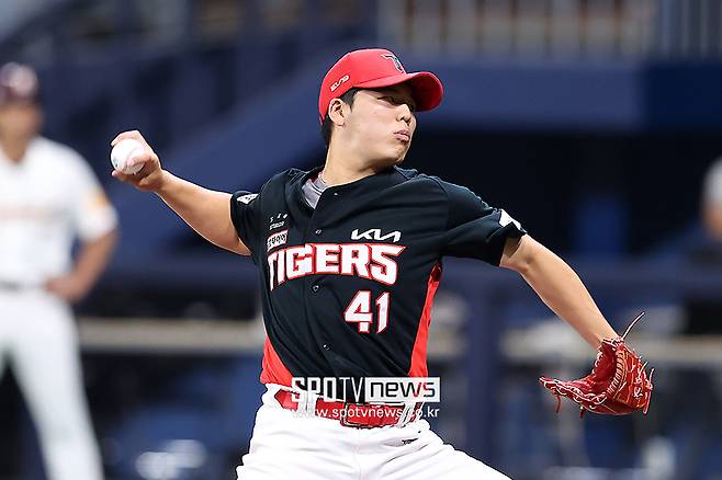 ▲ 이범호 감독은 황동하의 성장세를 흐뭇하게 바라보며 앞으로 중요한 상황에서 중용하겠다는 뜻을 드러냈다. ⓒ곽혜미 기자