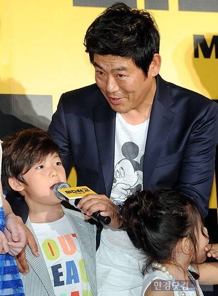 2013년 영화 '미스터 고' 레드카펫에서 성동일과 아들 성준 군/사진=한경 DB