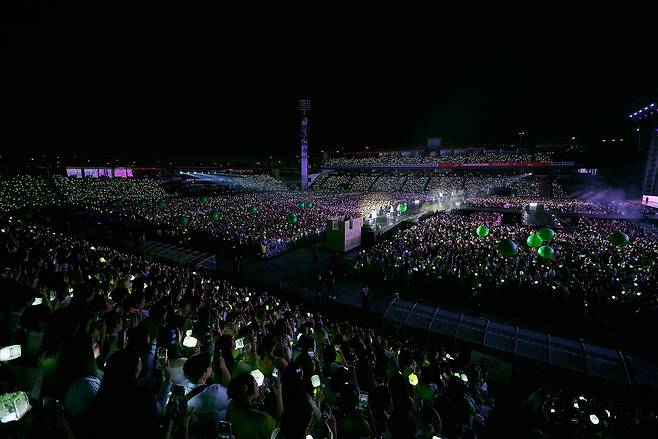 Fans cheer for NCT 127 at Thunder Dome Stadium in Bangkok, Feb. 20. (SM Entertainment)