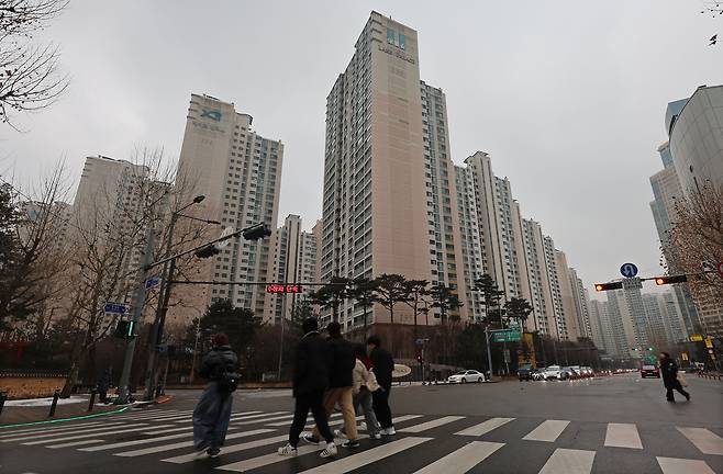 Apartment complexes in Jamsil, Songpa District in southern Seoul. [YONHAP]