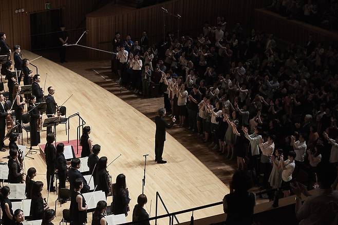 Performers receive a standing ovation following their concert at Lotte Concert Hall. [LOTTE CONCERT HALL]