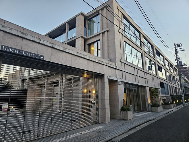 “한국서 온 부동산 투자자들에게 인기 있는 도쿄 미나토구 모토아자부 인근의 맨션. 85m2 1채당 가격은 2억엔 안팎이다”