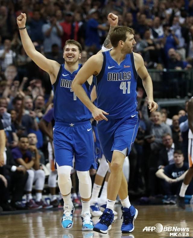 노비츠키는 ‘41 캠퍼스 팟캐스트’에서 당시 상황을 이야기했다. 그는 “그 누구도 댈러스가 돈치치를 트레이드할 거라고 예상하지 못했을 것이다. 내게도 완전히 예상 밖의 일이었고 너무 충격적이었다”고 돌아봤다. 사진=AFPBBNews=News1