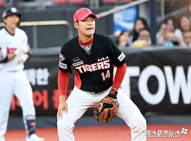 7일 오후 수원KT위즈파크에서 열린 '2023 신한은행 SOL KBO리그' KIA 타이거즈와 KT 위즈의 경기, 2회말 1사 1루 KIA 김규성이 포구 실책을 기록하고 있다. 엑스포츠뉴스 DB