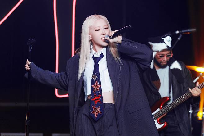 국내 걸그룹 블랙핑크 로제와 팝스타 브루노 마스의 듀엣곡 ‘아파트’ 뮤직비디오가 지난해12월 초 유튜브 조회수 5억회를 돌파했다. (사진= 연합뉴스)