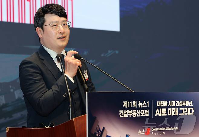 윤지해 부동산R114 리서치 팀장이 19일 서울 여의도 한국거래소에서 열린 제11회 뉴스1 건설부동산포럼에서 강연하고 있다. 올해로 11회를 맞이한 이번 뉴스1 건설부동산포럼은 ‘대전환 시대 건설부동산, AI로 미래 그리다’를 주제로 열렸다. 2025.3.19/뉴스1 ⓒ News1 박세연 기자