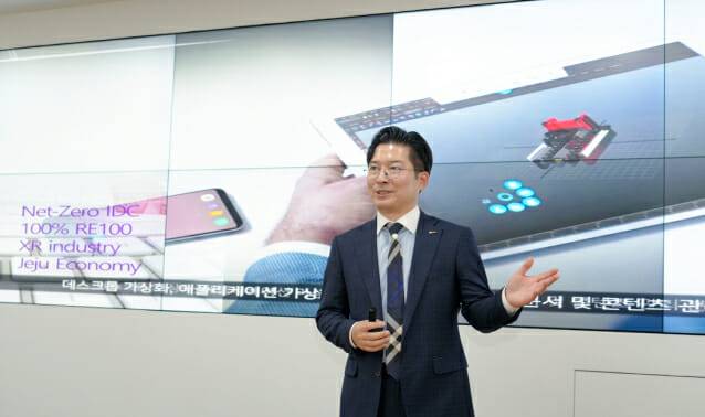 최백준 틸론 대표가 한 행사장에서 발표를 하고 있다.