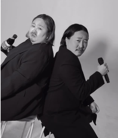 코미디언 홍윤화(왼쪽)가 조째즈와 쌍둥이처럼 닮은 분장으로 듀엣을 하는 듯한 사진은 소셜미디어에서 화제가 되며 조째즈에 대한 관심을 끌어올렸다. 조재즈 인스타그램