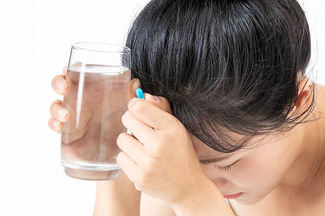 만성 두통으로 고통 받는 환자들이 오히려 두통약을 끊어야 증상이 개선된다는 연구 결과가 나왔다/사진=클립아트코리아