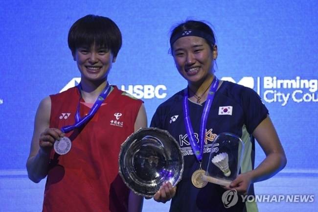 왕즈위(왼쪽)과 안세영. 사진=AP=연합뉴스 제공