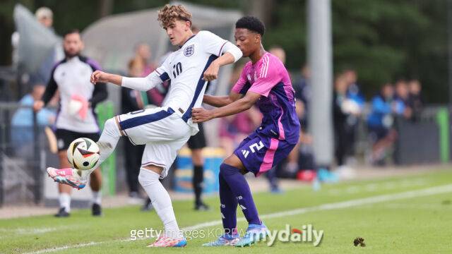 아스널 1군 캠프 훈련에 합류한 15살 미드필더 맥스 다우먼. 잉글랜드 유소년 국가대표로 뛰고 있다./게티이미지코리아