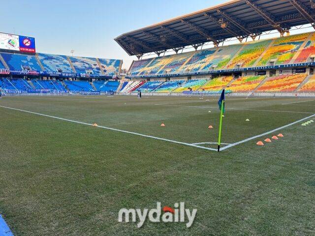 19일 수원 삼성과 서울 이랜드의 코리아컵 2라운드 경기가 열린 수원월드컵경기장./수원=노찬혁 기자