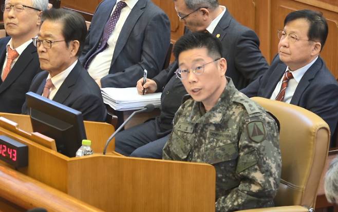 조성현 수도방위사령부 제1경비단장(대령)이 지난달 13일 서울 종로구 헌법재판소에서 열린 윤석열 대통령 탄핵 심판 8차 변론에서 증언하고 있다. 헌법재판소 제공