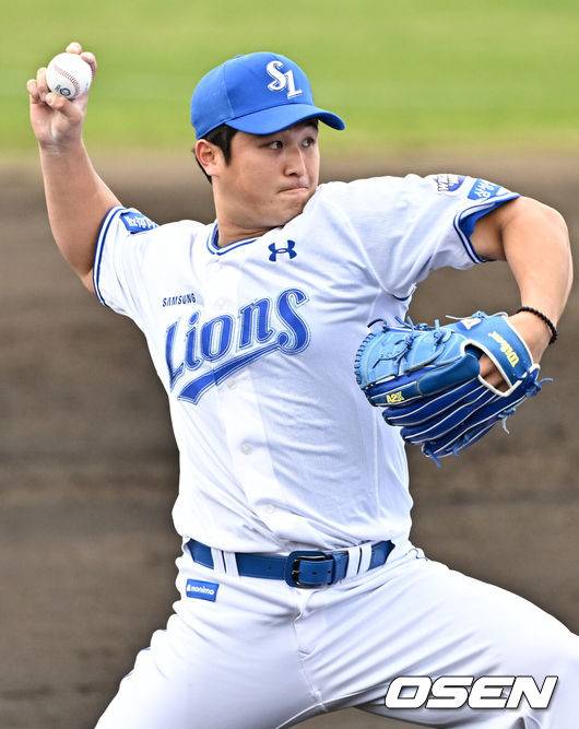 [OSEN=오키나와(일본), 조은정 기자]&nbsp;프로야구 삼성 라이온즈가 KBO리그 팀과의 첫 연습경기에서 승리했다.&nbsp;삼성은 25일 일본 오키나와현 아카마 구장에서 열린 SSG 랜더스와의 연습경기에서 5-0 승리를 거뒀다.&nbsp;3회초 삼성 최원태가 역투하고 있다. 2025.02.25 /cej@osen.co.kr