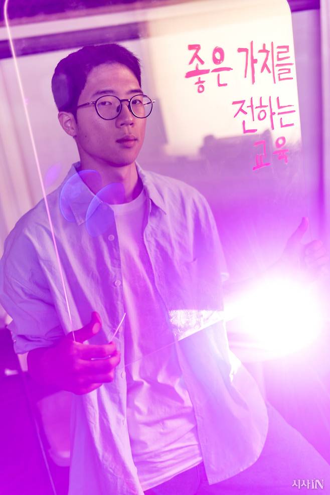 탄핵 촉구 의견서를 제출한 신준서씨. ⓒ시사IN 박미소