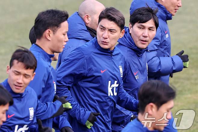 현재 K리그에서 가장 많은 골을 넣고 있는 주민규는 홍명보호의 최고참이다. 나이 때문에 그의 선발을 탐탁지 않게 바라보고 있는 시선이 꽤 있는데, 잘하면 박수 보내주는 것이 맞다. . 2025.3.17/뉴스1 ⓒ News1 민경석 기자