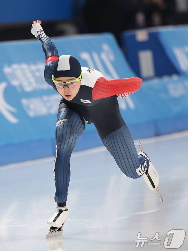 11일(현지시간) 중국 헤이룽장성 하얼빈 스피드 스케이트 오벌에서 열린 하얼빈 동계아시안게임 스피드 스케이팅 여자 1,000m에서 김민선이 역주하고 있다. 2025.2.11/뉴스1 ⓒ News1 이승배 기자