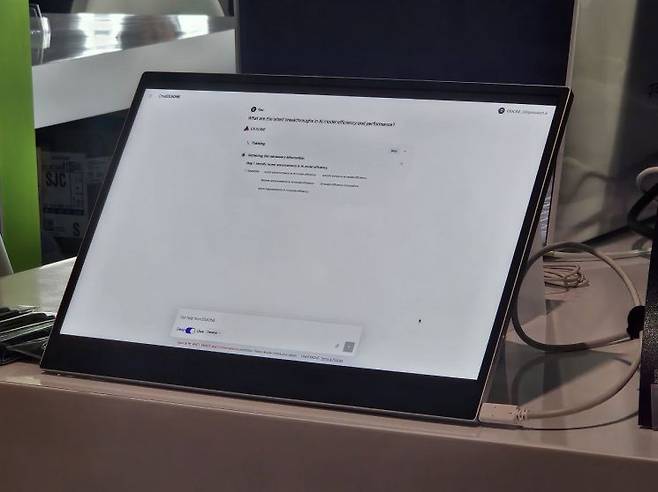 배경훈 LG AI연구원장은 18일(현지시간) 미국 새너제이에서 열린 'GTC 2025' LG AI연구원 부스에서 국내 첫 추론 AI '엑사원 딥'을 시연했다. 사진 박준이 기자