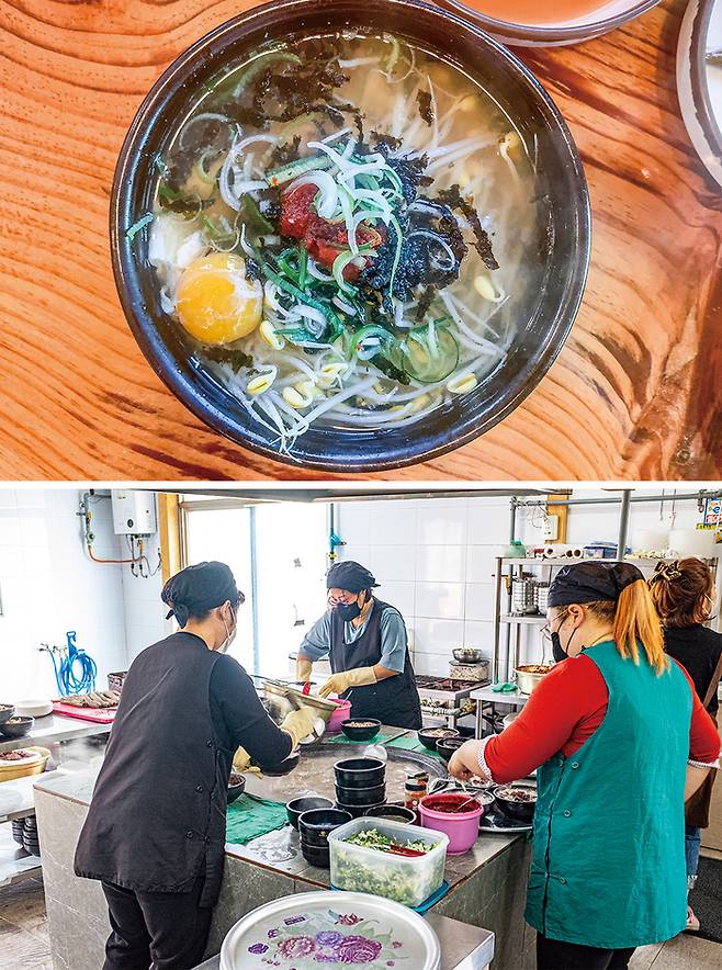 일해옥 콩나물국(위)  황등시장 비빔밥은 토렴을 하고 비벼서 나온다.(아래)