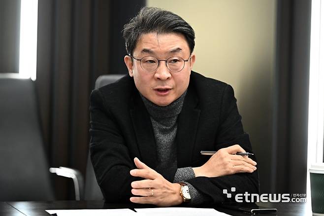 이억원 서울대 경제학과 특임교수 (전 기획재정부1차관)