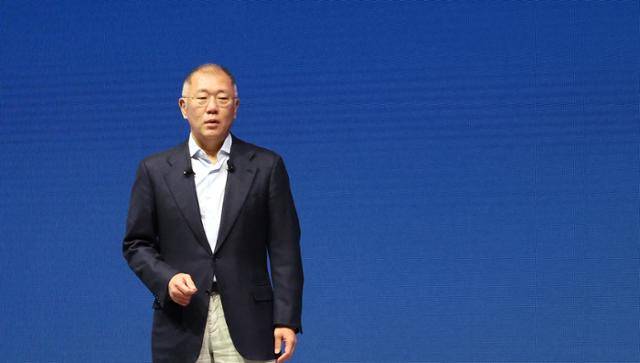 1월 6일 경기 고양시 '현대모터스튜디오 고양'에서 열린 2025 신년회에서 정의선 현대차그룹 회장이 신년사를 하고 있다. 연합뉴스