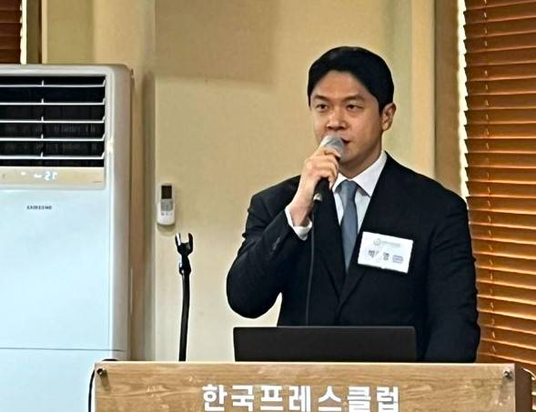 연세대치과대학병원 치주과 박진영 교수가 20일 한국프레스센터에서 열린 ‘제17회 잇몸의 날’ 기념 기자간담회에서 발표를 진행하고 있다. / 사진 = 전종보 기자