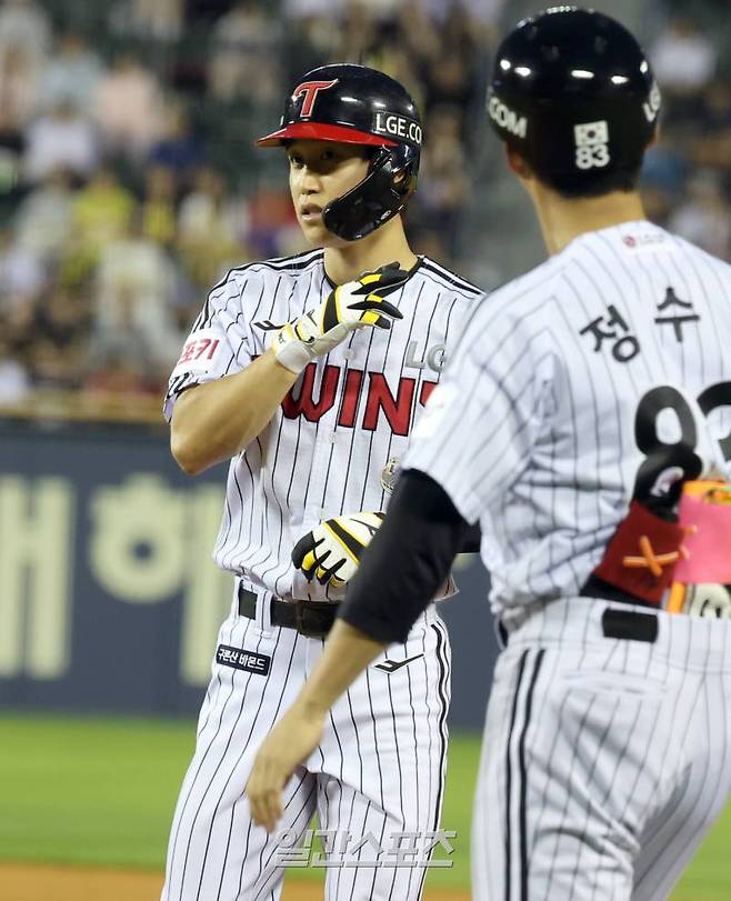 9일 오후 서울 잠실야구장에서 열린 프로야구 KIA와 LG 경기. LG 구본혁이 5회 1타점 적시타를 날리고 기뻐하고있다. 잠실=정시종 기자 capa@edaily.co.kr /2024.07.09.