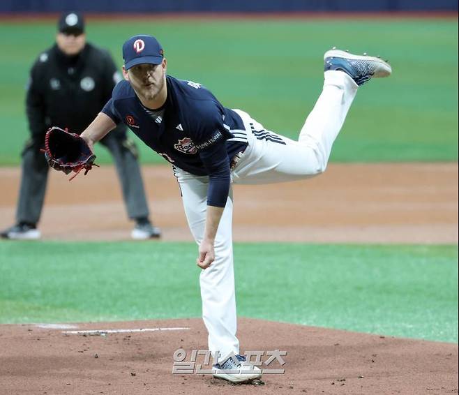 16일 오후 서울 고척스카이돔에서 열린 2025 프로야구 두산과 키움의 시범경기. 두산 선발 콜 어빈이 힘차게 공을 던지고있다. 고척=정시종 기자 capa@edaily.co.kr