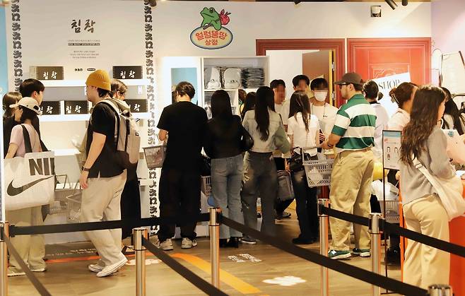 Fans explore YouTuber Chimchakman's pop-up event at Shinsegae Department Store in Seoul in May last year.  (Shinsegae Department Store)