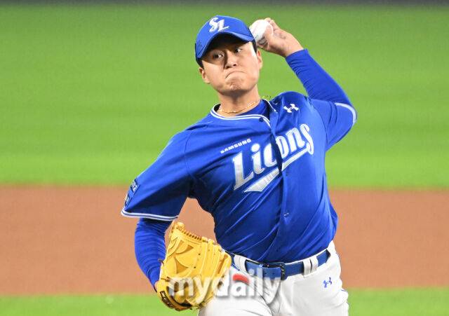 28일 오후 광주광역시 임동 광주기아챔피언스필드에서 진행된 '2024 프로야구 KBO리그 포스트시즌' 한국시리즈 5차전 KIA타이거즈와 삼성라이온즈의 경기. 삼성 이승현이 선발등판해 역투하고 있다./마이데일리