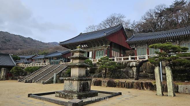 삼층석탑과 당간지주