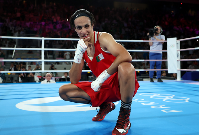 파리 올림픽에서 성별논란 속에서 금메달을 따낸 알제리 복싱 선수 이만 켈리프. 게티이미지