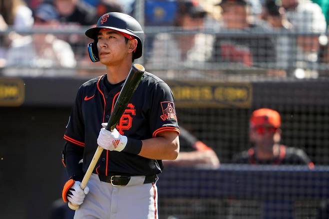 샌프란시스코 자이언츠 외야수 이정후가 이르면 22일 클리블랜드 가디언스전에 복귀할 전망이다. 밥 멜빈 샌프란시스코 감독은 20일 취재진과 만나 이정후가 22일 복귀할 수 있을 것이라고 얘기했으며, 28일 정규시즌 개막전에 출전할 수 있도록 이정후에게 충분한 시간을 주겠다고 전했다. AP 연합뉴스