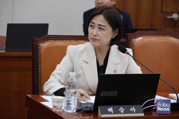 국회 교육위원회 소속 더불어민주당&nbsp;백승아 국회의원이 육아 부담을 완화하기 위해 아이돌봄서비스 자부담 비용에 특별세액공제를 적용하는 '소득세법' 일부개정법률안을 발의했다. ⓒ백승아 의원실