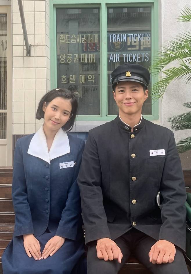 아이유-박보검. 박보검이 ‘나의 옛날 이야기’라는 제목으로 공개한 현장 사진. 박보검 인스타그램.