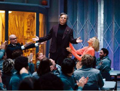 세계 각국의 관객들은 미키 17’의 독재자 마셜 사령관에 대해 자신의 나라 정치인의 모습을 투영시킨다.